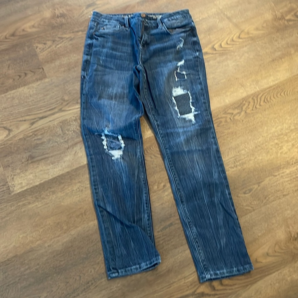Laurie felt distressed jeans with patch detailing size 6.  1 patch needs repair!